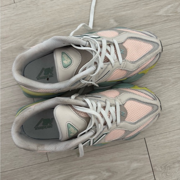 NEW BALANCE 9060❤️women’s size 8.5, men’s size 7 - Picture 3 of 4